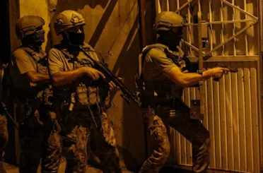 Konya Karatay'da Emniyet güçleri bir mahalleye baskın düzenledi