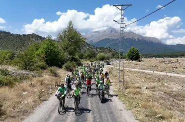 Konya’da Bisikletseverler Beyşehir’in Tarihi ve Doğasında Pedal Çevirdi
