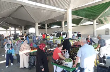 Konya’da Yerli Ürün Pazarı Bereketi! Üretici Kazanıyor, Tüketici Uygun Fiyata Ulaşıyor