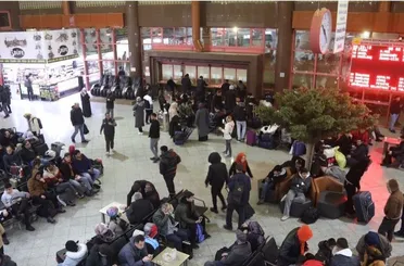 Konya'da yolcuların otogarda bekleyişi sürüyor