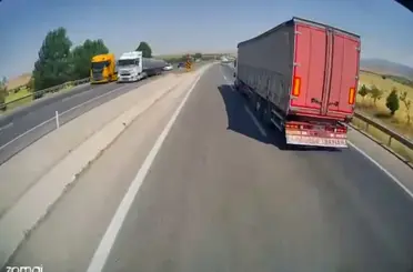 Konya'daki Ölümlü TIR Kazasının Görüntüleri Ortaya Çıktı: Dehşet Anları Kamerada