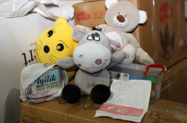 Konya'lı Minik Yüreklerden Depremzede Kardeşlerine Duygulandıran Mektup Ve Hediyeler