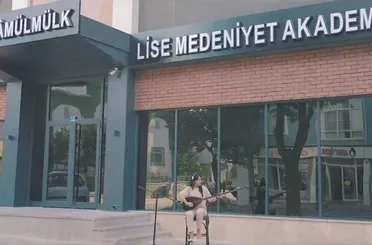 Lise Medeniyet Akademisi Öğrencileri Neşet Ertaş’ı "Eğitim İçin Çal" Klibiyle Andı