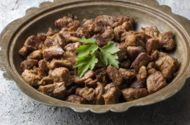 Lokum gibi kavurma tarifi! Her lokması ağızda dağılacak...