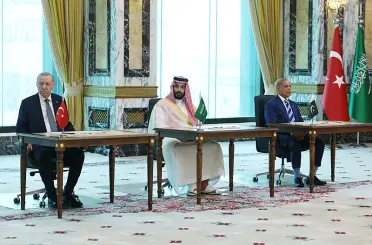 Mekke’de tarihi savunma hamlesi! Türkiye, Pakistan ve Suudi Arabistan aynı çatı altında