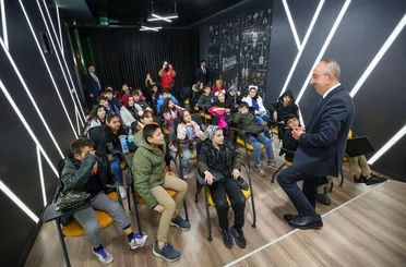 MERAM E-SPOR MERKEZİ DEPREMZEDE ÇOCUKLARI AĞIRLADI