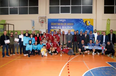 MERAM’DA ÖĞRETMENLER, VOLEYBOL TURNUVASINDA TER DÖKTÜ
