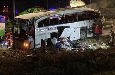 Mersin’de Katliam gibi kaza! Yolcu otobüsü devrildi: Çok sayıda ölü ve yaralı var