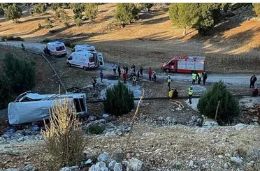 Mersin’de korkunç kaza! Minibüs şarampole yuvarlandı: 5 ölü, 10’dan fazla yaralı