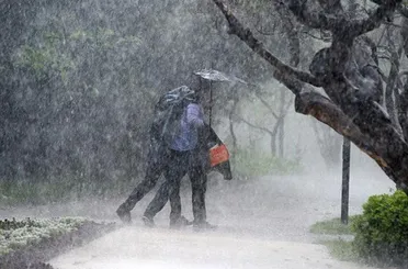 Meteoroloji'den 11 il için kritik uyarı! Fırtına ve sağanak geliyor: Okullar tatil edildi