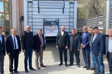 Patlayan lastiğe rağmen deprem bölgesine yardım götüren kardeşlere büyük jest