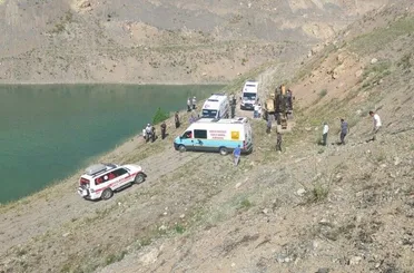 Taş ocağındaki su birikintisine giren 5 çocuktan 2'si boğuldu