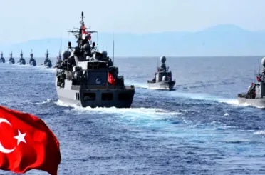 Türk donanması İstanbul Boğazı'nda en büyük geçit törenine hazırlanıyor