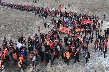 Türkiye şehitleri için yürüdü