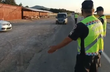 Ülke genelinde 20-27 Haziran’da 4️3️3️ bin 2️0️7️ sürücüye işlem yapıldı.