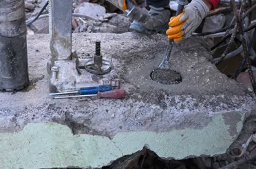 Uzman ekipler yıkılan binalardan delil topluyor