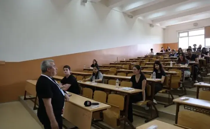 2.5 Milyondan Fazla Aday Ter Döktü! TYT'de Matematik Soruları Zorladı