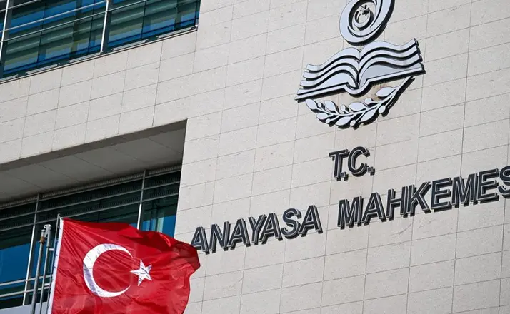 AYM’den Emsal Karar: Süresiz Nafaka Düzenlemesi İptal Edildi