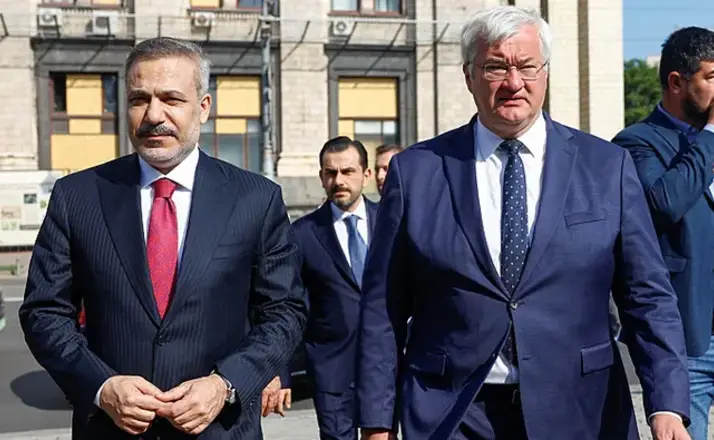 Bakan Fidan ve Ukraynalı Bakan'dan Barış Mesajı: Olası Zirve İçin İstanbul Öne Çıktı