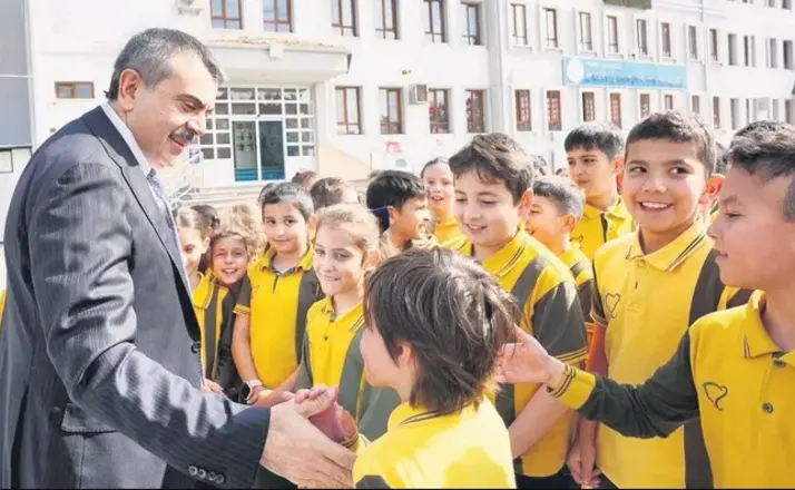 Bakan Tekin’den Dijital Uyarı: “Gençlerimizi Ekranların Merhametine Bırakmamalıyız”