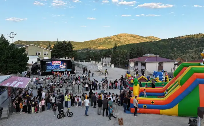 Başkan Altay: İlçelerde Yaz Akşamları Sinema Ve Çocuk Şenliğiyle Şenleniyor