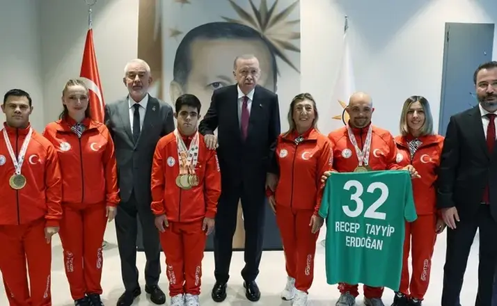 Cumhurbaşkanı Erdoğan’dan Özel Sporculara Kabul: Sporcularla Bir Araya Geldi