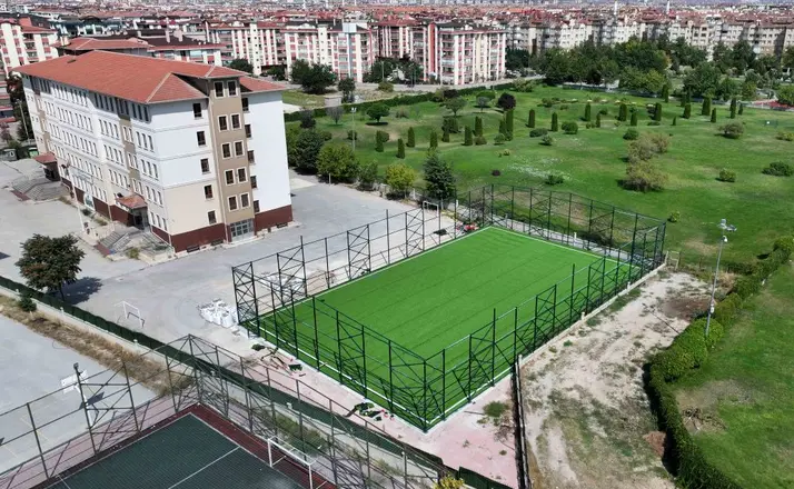 Karatay’da Spor Yatırımları Büyüyor: 14 Halı Saha Yenileniyor ve Yapılıyor