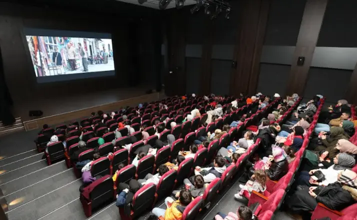Karataylı Öğrencilere Yarıyıl Tatilinde Sinema Etkinliği