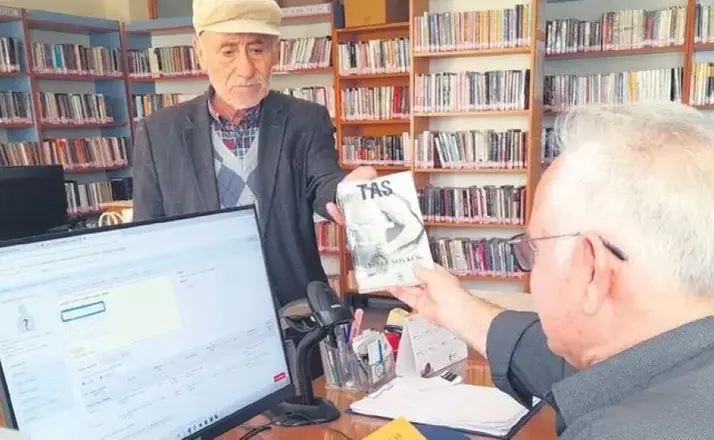 Kitap Sevgisi Yaş Tanımıyor! Konyalı Harun Amca 3. Kez Zirvede!