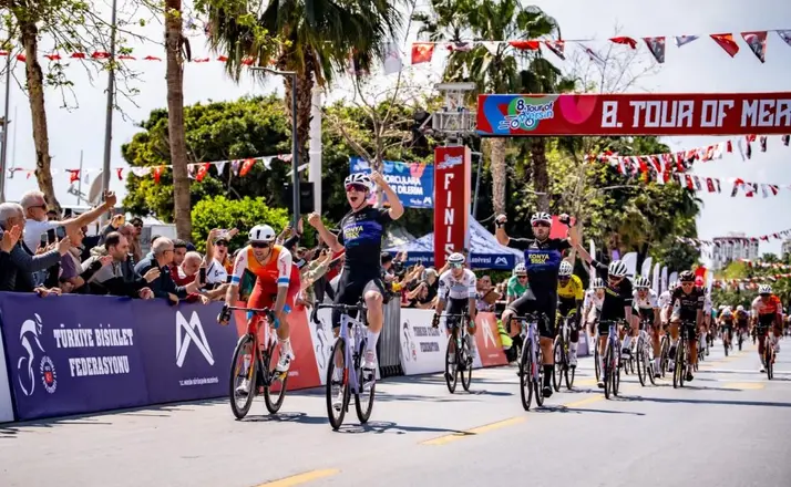Konya Büyükşehir Belediyespor’dan Çifte Başarı: Pedallar Zirvede, Potada Türkiye Sahnesinde