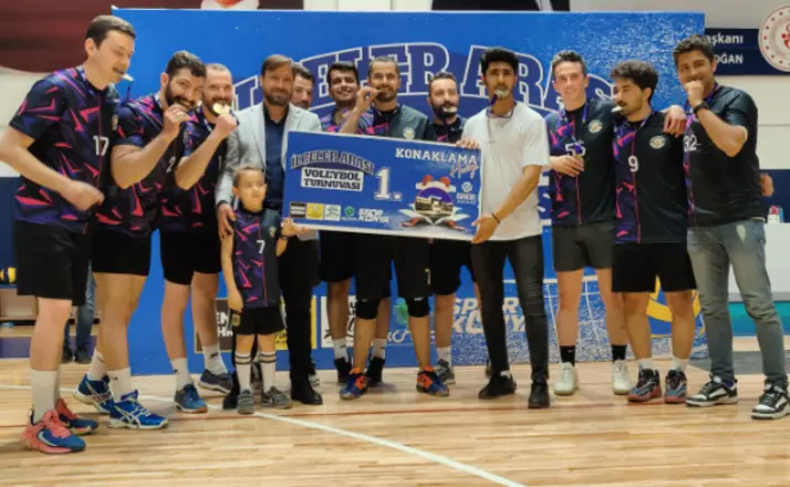 Konya Büyükşehir’in İlçeler Arası Voleybol Turnuvası’nda Şampiyon Çumra Oldu