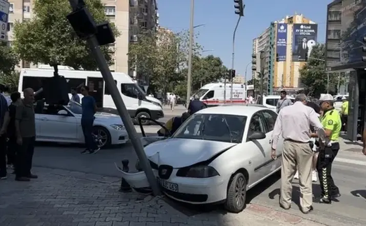Konya’da kavşakta feci çarpışma: 1’i çocuk 6 kişi yaralandı