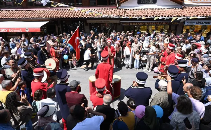 Konya’da Tarihi Çarşılarda Alışveriş Şöleni Başladı: Yüzde 30’a Varan İndirim