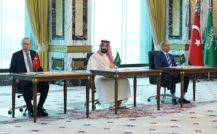 Mekke’de tarihi savunma hamlesi! Türkiye, Pakistan ve Suudi Arabistan aynı çatı altında