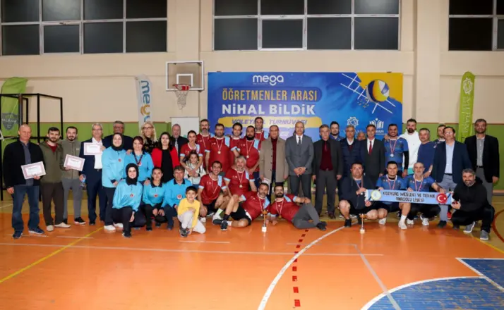 MERAM’DA ÖĞRETMENLER, VOLEYBOL TURNUVASINDA TER DÖKTÜ