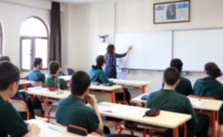 ZORUNLU EĞİTİMDE YENİ DÖNEM: LİSELER KISALABİLİR!