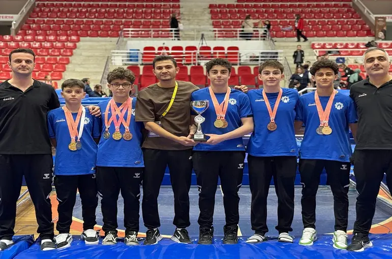 1 Şampiyonada 10 Madalya ve Türkiye Şampiyonluğu!