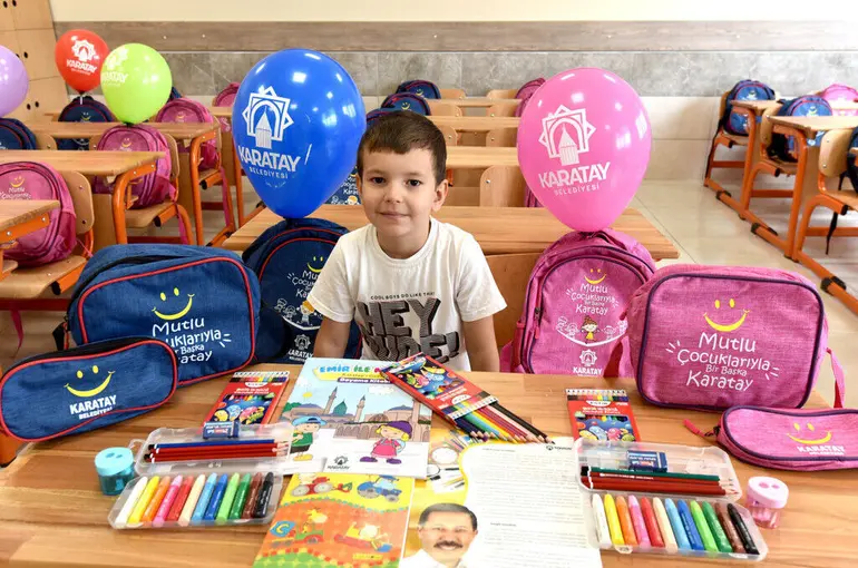 10 Bin Karataylı Minik, Bu Yıl Da Çanta Ve Kırtasiye Hediyelerine Kavuştu