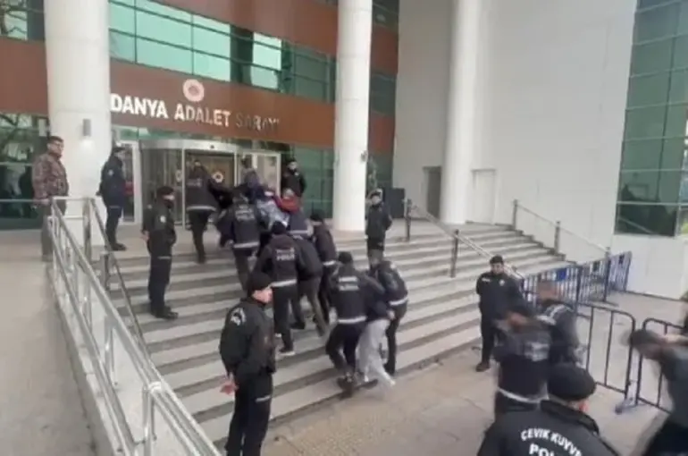 3 İlde Narkotik Operasyonu: 700 Polisle Şafak Baskını, 59 Tutuklama