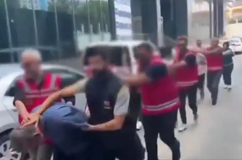 388 Vatandaşımızı Dolandıran Şebekeye Darbe: 64 Tutuklama