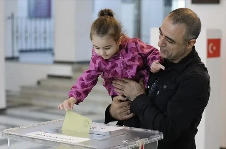 717 bin 612 seçmen sandık başına gitti