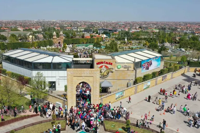 80 Binde Devr-i Âlem Parkı Yaz Döneminde Ziyaretçilerini Ağırlayacak