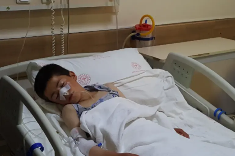 Ayı saldırısında uğrayan çocuk hayati tehlikeyi atlattı