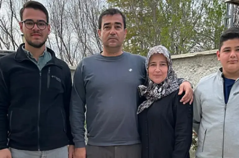 Aynı Gün Doğdular: Konya’da Bir Aileyi Şaşırtan İlginç Tesadüf