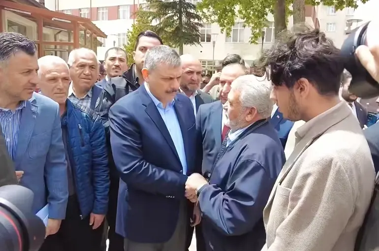Bakan Çiftçi Arife Gününde Çumralılarla Bayramlaştı