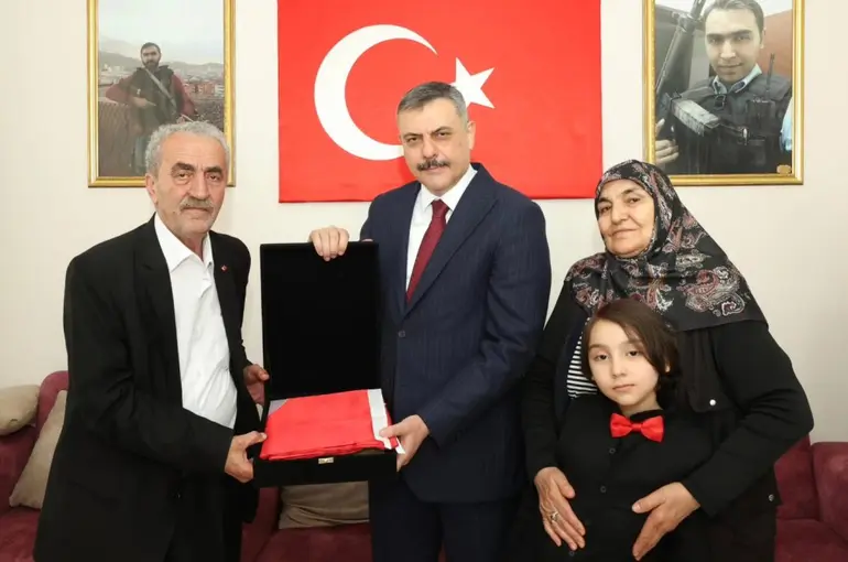 Bakan Çiftçi’den Şehit Ailesine Bayram Ziyareti