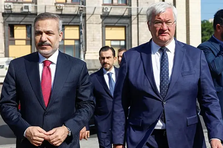 Bakan Fidan ve Ukraynalı Bakan'dan Barış Mesajı: Olası Zirve İçin İstanbul Öne Çıktı