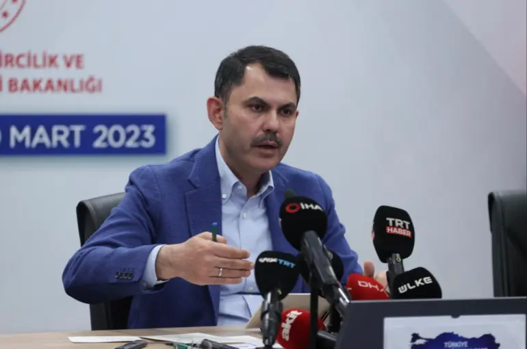 Bakan Kurum:Deprem bölgesinde ilk kazma vuruldu