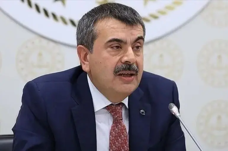 Bakan Tekin: Öğretmenlerin ara tatil seminerleri çevrim içi olacak!