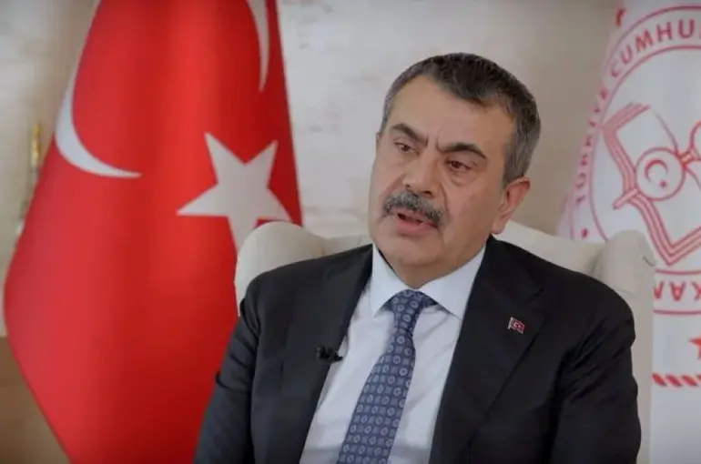 Bakan Tekin: Sosyal Medya Çocuklarımızı Olumsuz Etkiliyor!